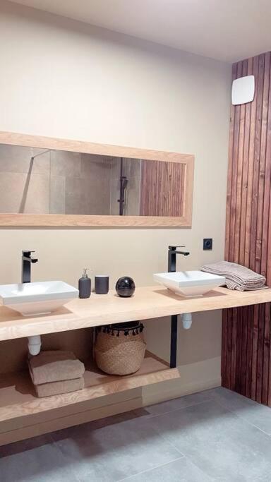 Superbe Appartement Avec Jacuzzi Et Jardin Prive Marlhes 외부 사진